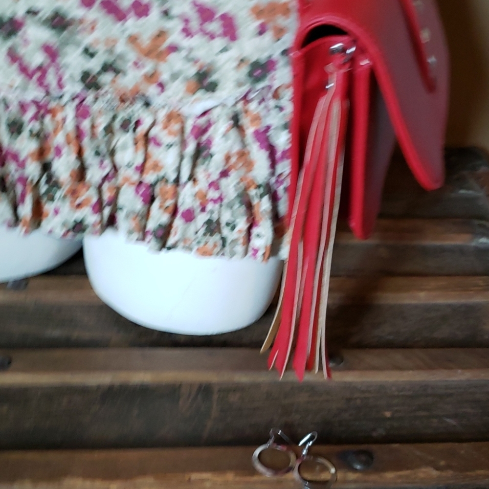 Cute Red Crossbody (bin 5) - Picture 3 of 7